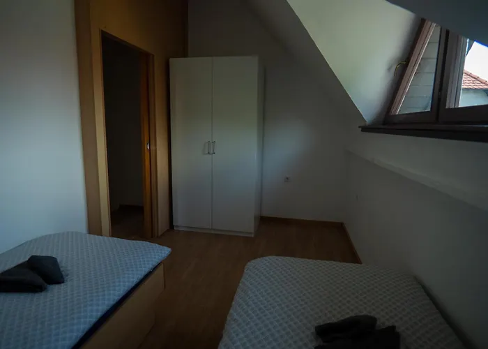 Daire 47 Sara, Terme Catez